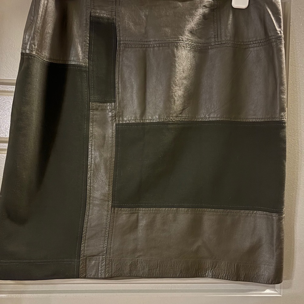 Elegant Black Leather Pencil Skirt